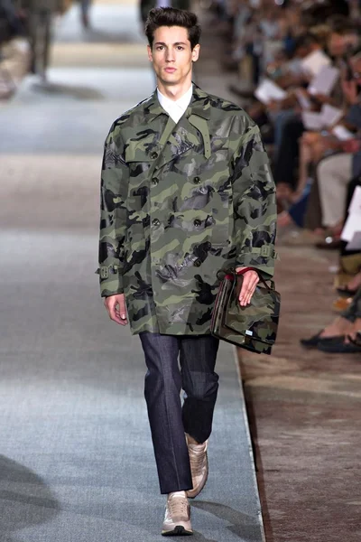 Look 24
